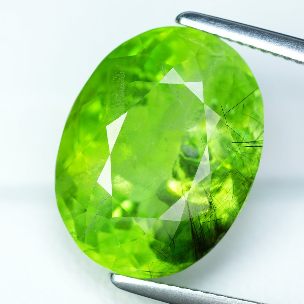 Nincs minimálár - 1 pcs Zöld Peridot - 18.89 ct - Nemzetközi Gemmológiai Intézet (IGI) - Ritka rutile !! Csúcsfényesség #4.3