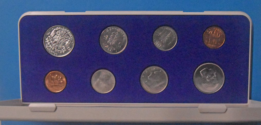 België. Sets 1975 , 1976 ( met 2X zilveren 250 Fr = 50 gram zilver )) en 1977 (Zonder minimumprijs) #2.1