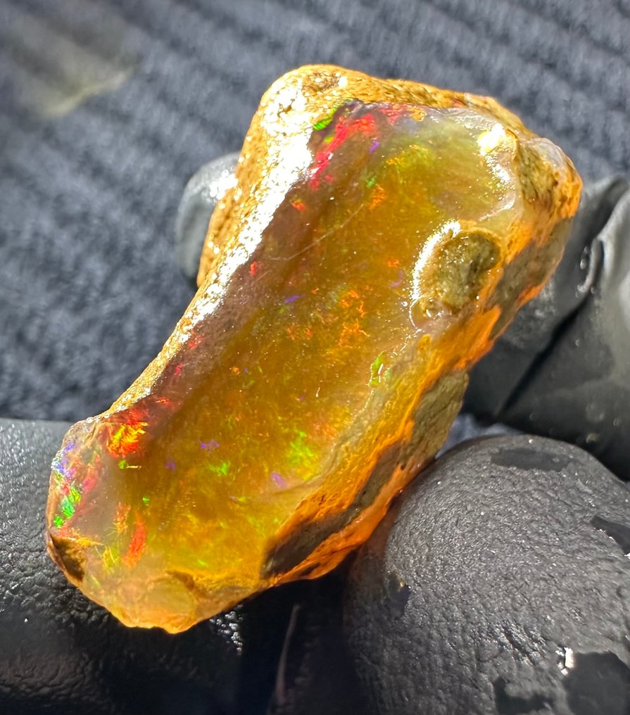 53ct Crystal Opal Rough- 10.6 g #2.1