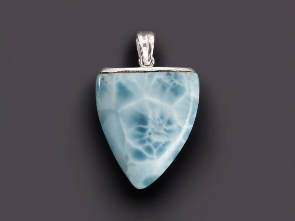 Håndlavet vedhæng i Larimar af topkvalitet. Natursten uden behandling. Montering i 925 sølv. - Højde: 4 cm - Bredde: 2.8 cm- 20 g #2.1