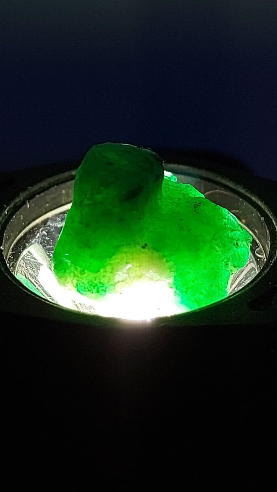 Emerald from Swat Facet Grade 49 ct Rough - Height: 8 mm - Width: 11 mm- 9.88 g - (9) #4.3