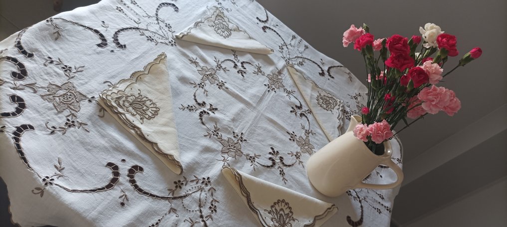 Sem reserva - Belíssima Toalha de chá, com preciosos bordados da Ilha da Madeira - Toalha de mesa (5) - 105 cm - 105 cm #4.3