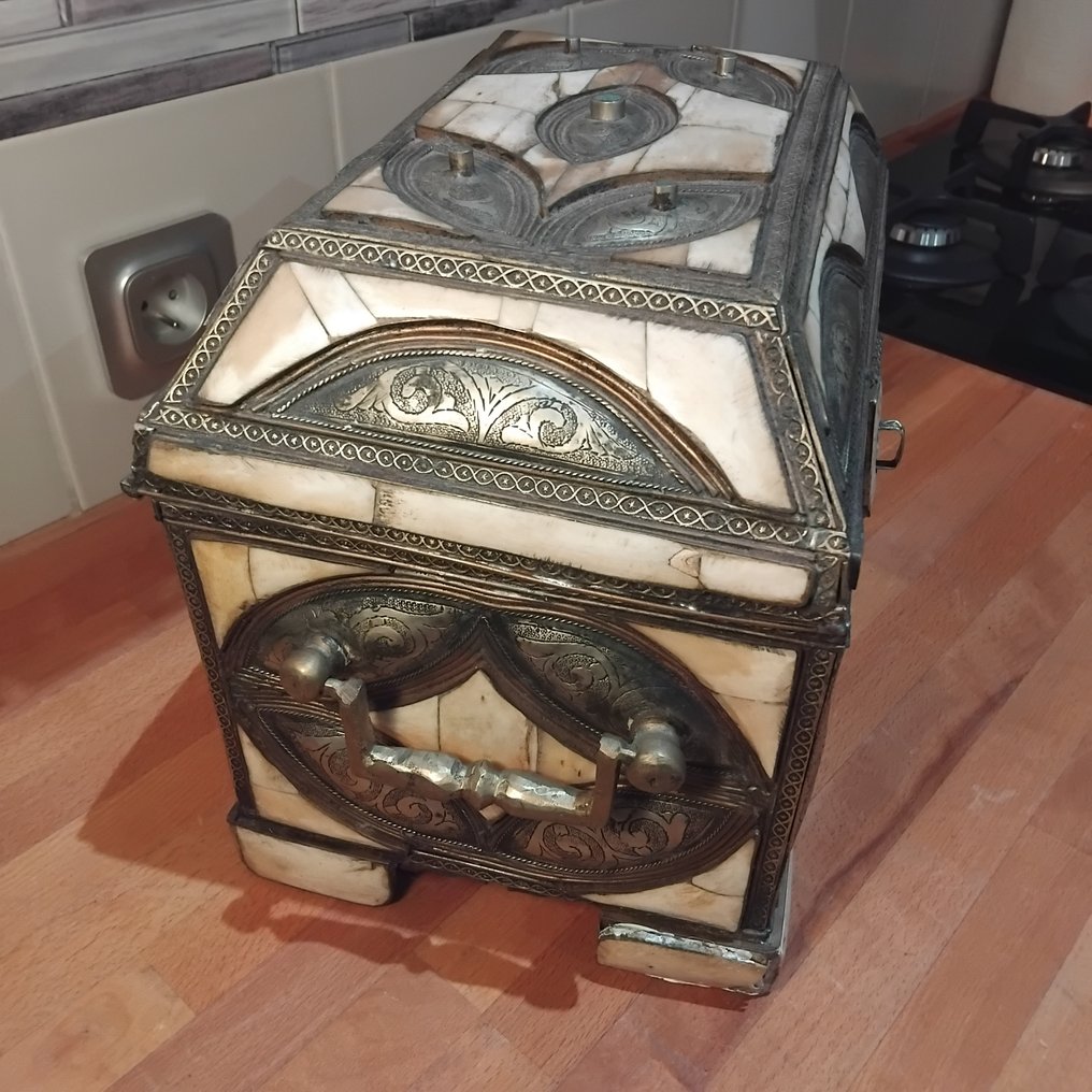 Σεντούκι αποθήκευσης - Σίδηρος, μπρούντζος, ξύλο. - Χειροτεχνική εργασία, 6,3 KG #2.1