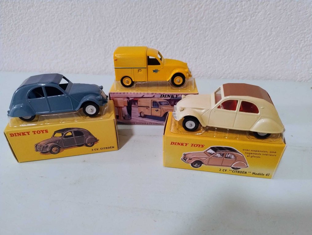 Dinky Toys, Atlas, Mattel 1:43 - Modellino di auto (3) - Citroën 2CV model 61 / Citroën 2CV / Citroën 2CV Fourgonnette postale - Modelli re-issue con confezione originale #1.0