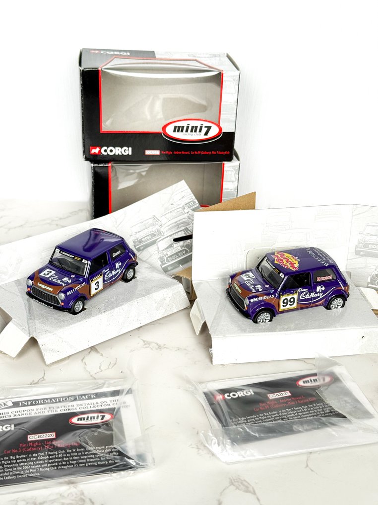 Corgi 1:43 - Modelbil (2) - Corgi Mini Miglia “Cadbury” Mini 7 Racing Club – Set of 2 #1.0