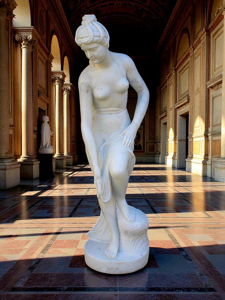 dal modello di Christophe-Gabriel Allegrain (1710-1795) - Statue, Baigneuse - 124 cm - Carrara marble #1.0