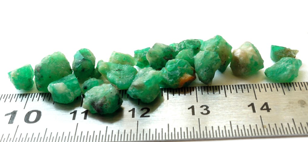 Smaragd 84 karat rå, ubehandlede smaragdkrystaller- 16.95 g #1.0