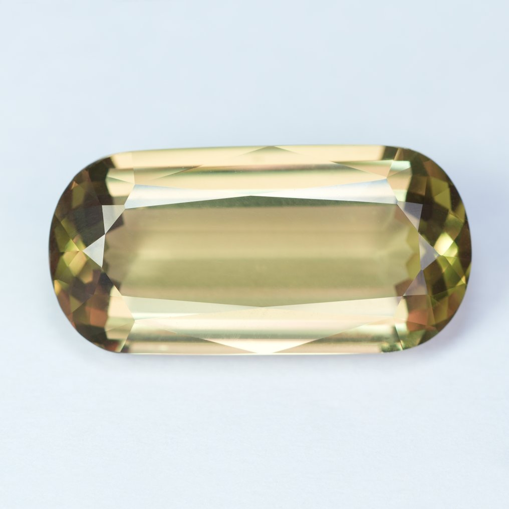 1 pcs  黄色, 绿色, 紫色 水硬铝石  - 12.00 ct - 国际宝石研究院（IGI） - 变色的Zultanite #1.0