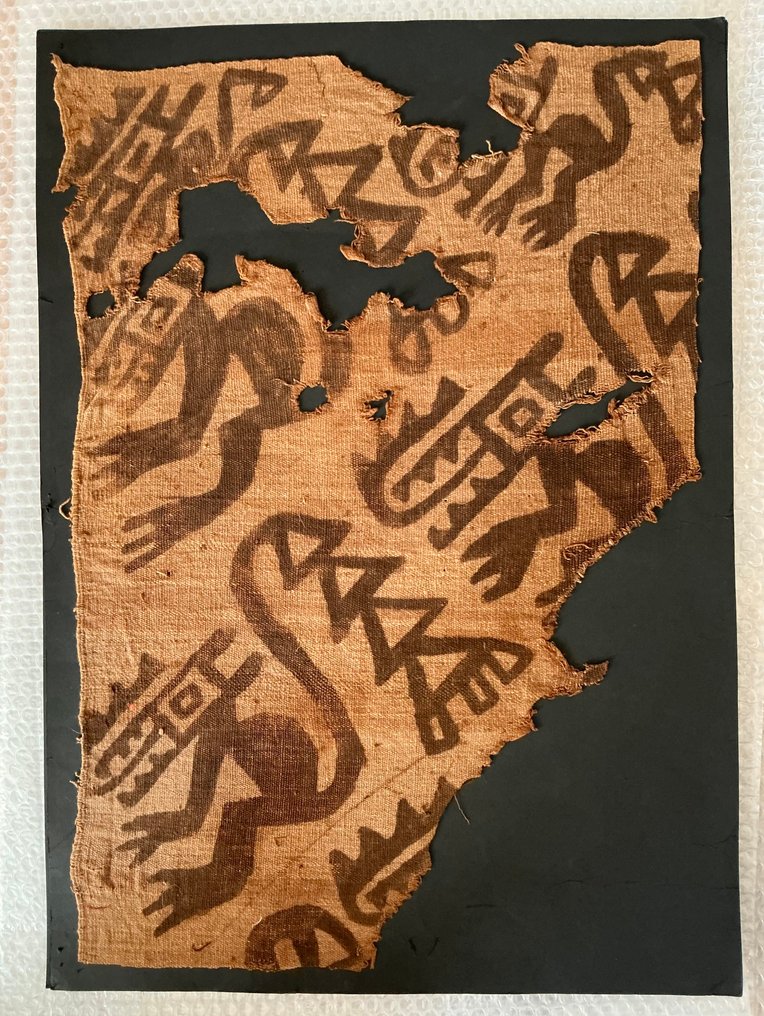 秘鲁大型纳斯卡/瓦里文化绘画纺织品，描绘“月亮动物” 纺织品 - 67 cm #1.0