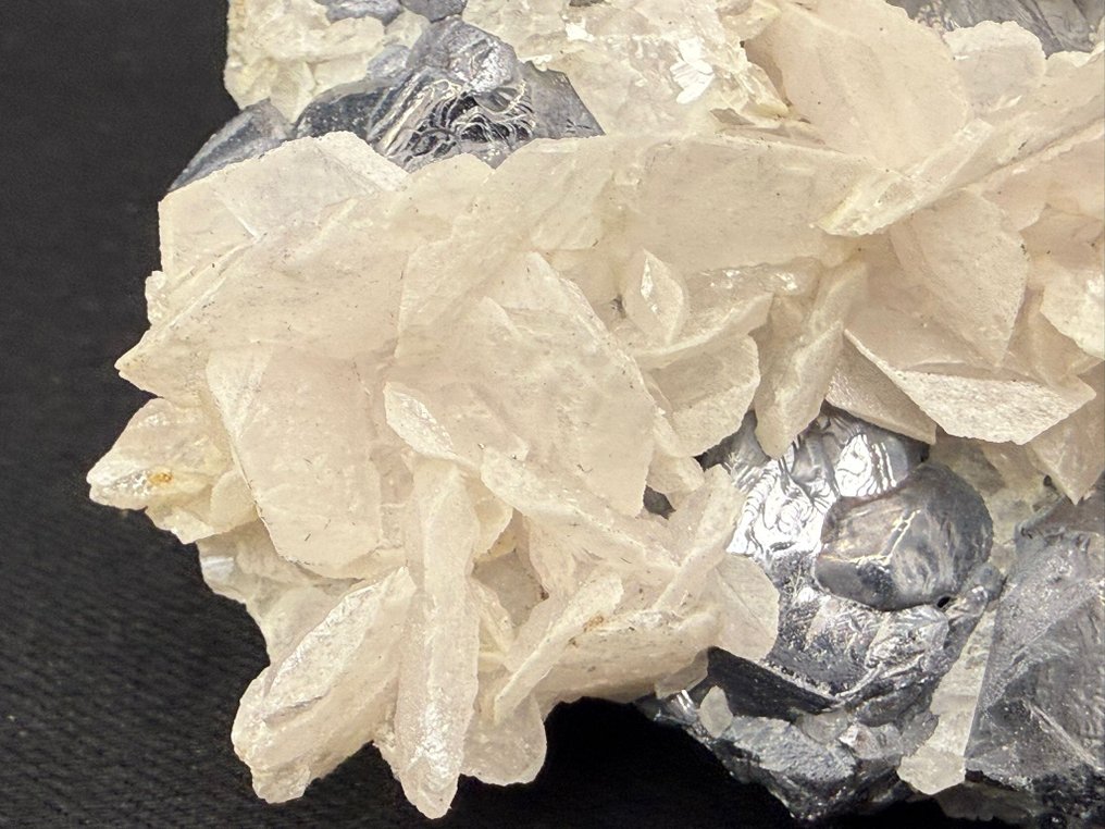 Fluorescent Calcite (UV) crystals on Galena matrix Specimen - Height: 9.5 cm - Width: 8 cm- 795 g #2.1