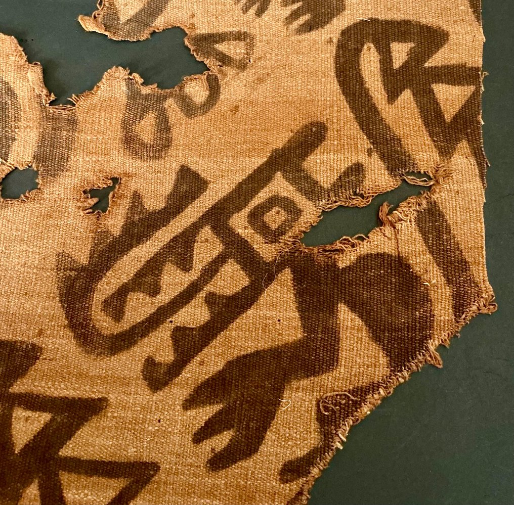 秘鲁大型纳斯卡/瓦里文化绘画纺织品，描绘“月亮动物” 纺织品 - 67 cm #2.1