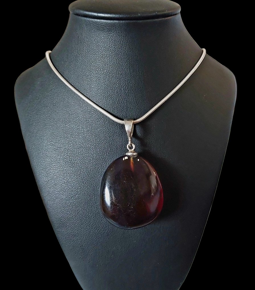 Ambra blu rara di Sumatra. Pezzo da collezione di ottima qualità. Montaggio in argento 925. - Altezza: 5 cm - Larghezza: 3 cm- 11 g #1.0