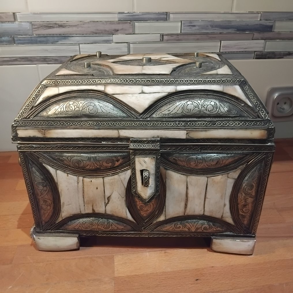 Σεντούκι αποθήκευσης - Σίδηρος, μπρούντζος, ξύλο. - Χειροτεχνική εργασία, 6,3 KG #1.0