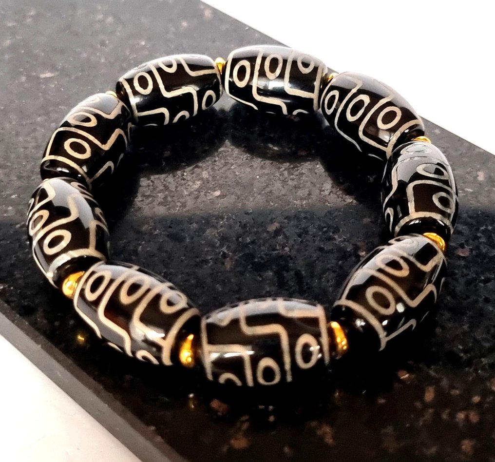 浓郁的黑玛瑙——在通往明晰与和平的道路上的对比 具有多重功效的佛教保护手链——九眼dZi- 61.85 g #3.2