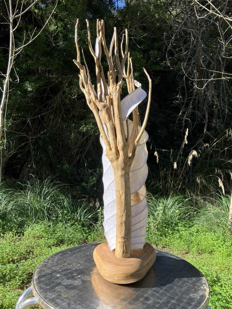 atomojo - AtOmojO - Lampe - kundalini - Forgyldt messing, Rispapir, Fyrretræ - Lysende skulptur #1.0