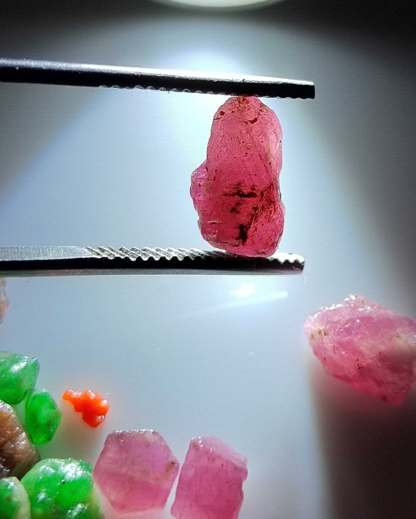 红宝石-祖母绿-红珊瑚-坦桑石天然未加工-250克拉- 50 g #3.2