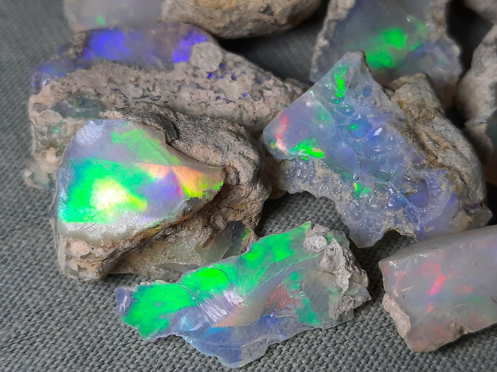 62 cts - Beautiful Opals Rough- 12.4 g #1.0