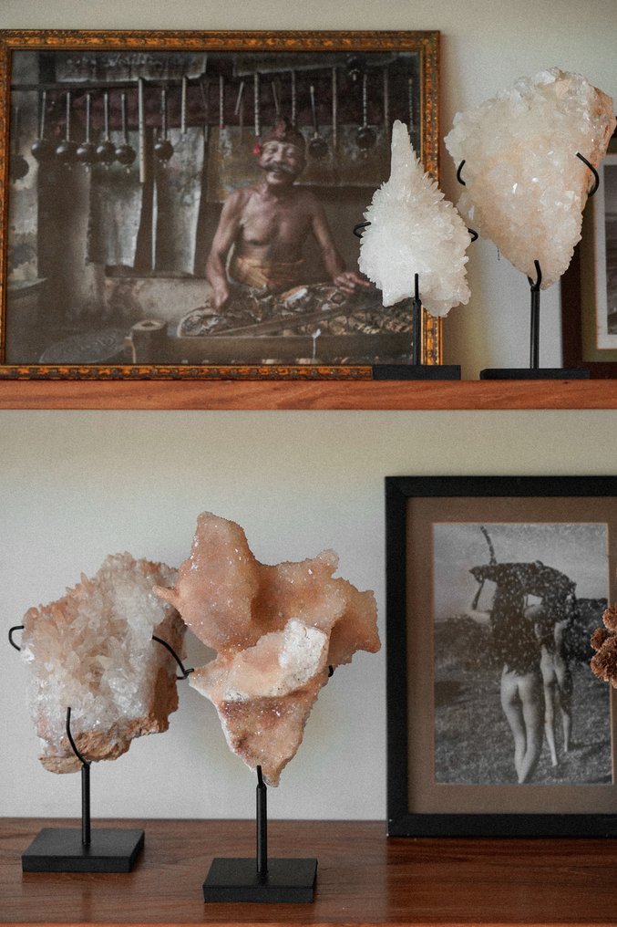 NO RESERVE PRICE - Wonderful Pair of Quartz and Maligano Jasper- Crystal Cluster & Egg-Shaped on custom stands - Height: 18.5 cm - Width: 7.5 cm- 2900 g - (2) #3.2