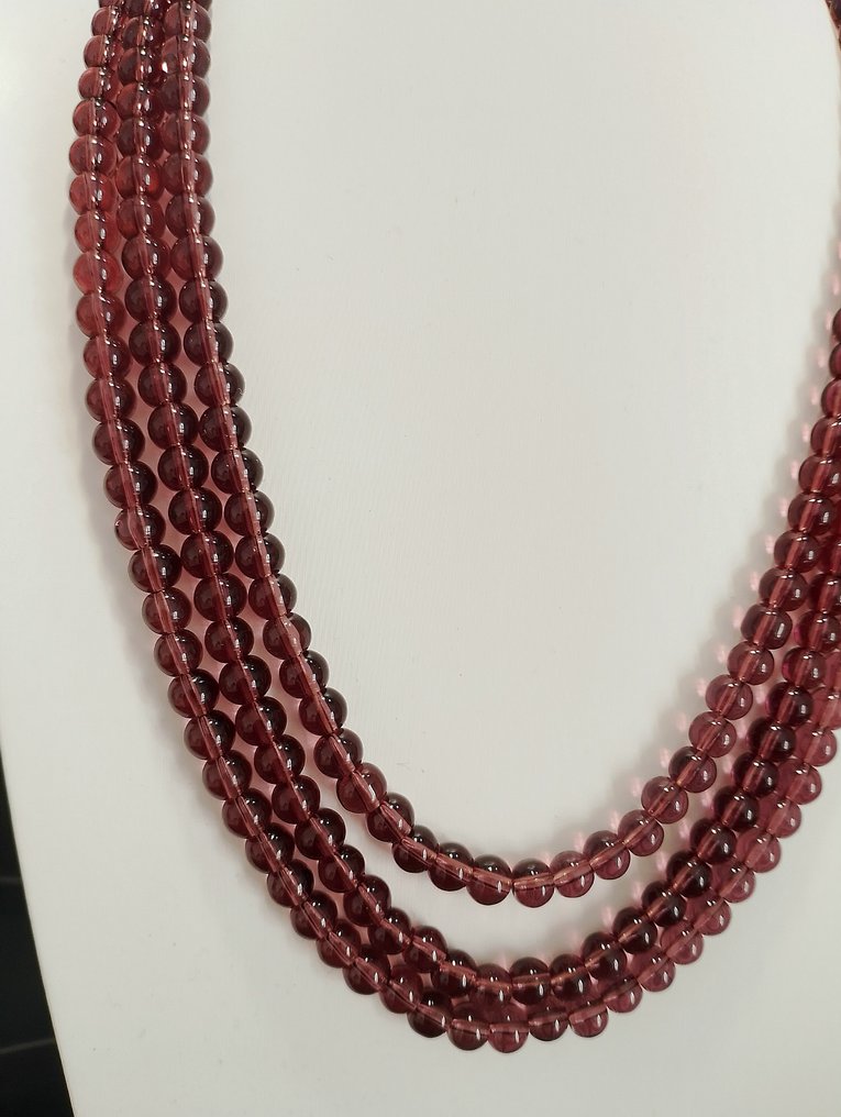 Lilla agatthalskjede med 3 tråder for åndelig vekst, intuisjon, emosjonell balanse og beskyttelse. - Halskjede - Vakker elegant #1.0