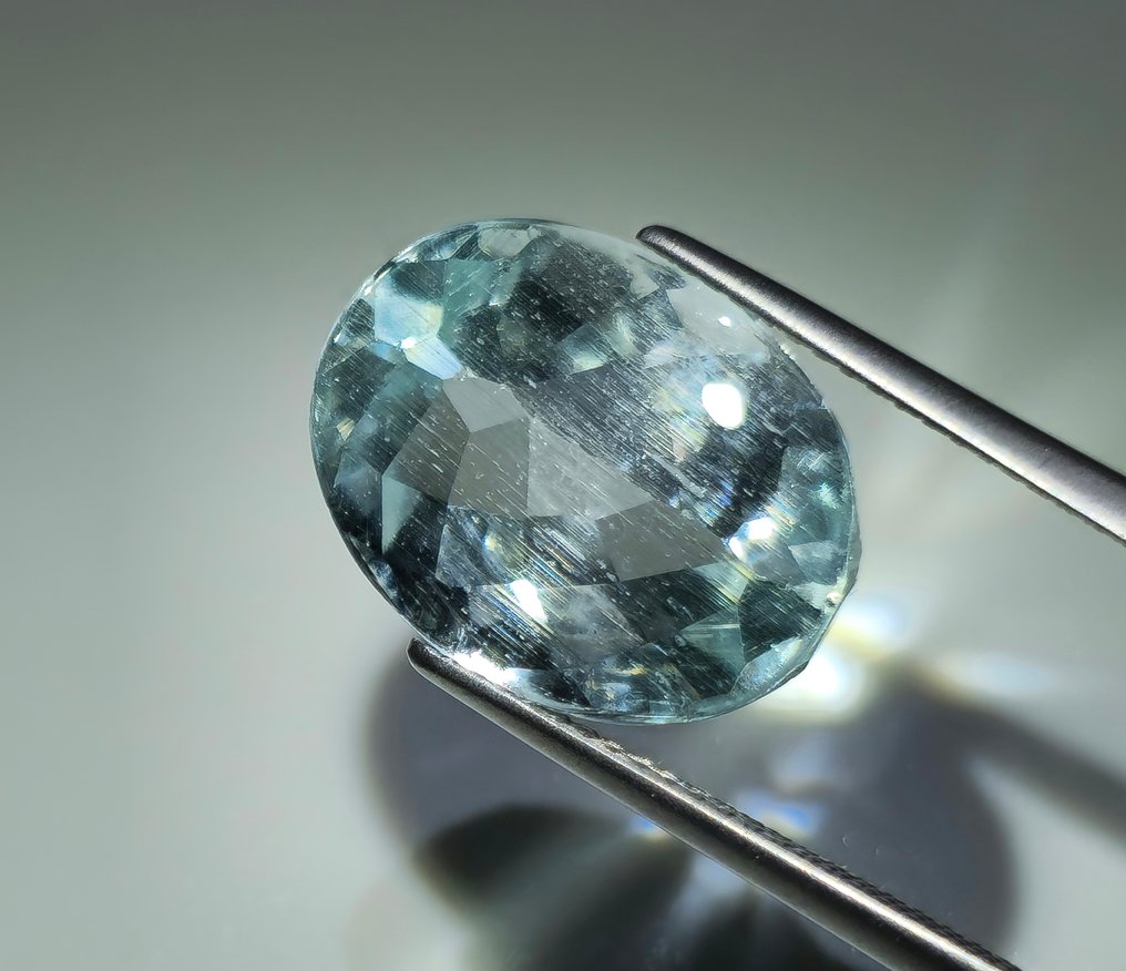 Nincs minimálár - 1 pcs Zöld Berill - 10.84 ct - Nemzetközi Gemmológiai Intézet (IGI) #1.0