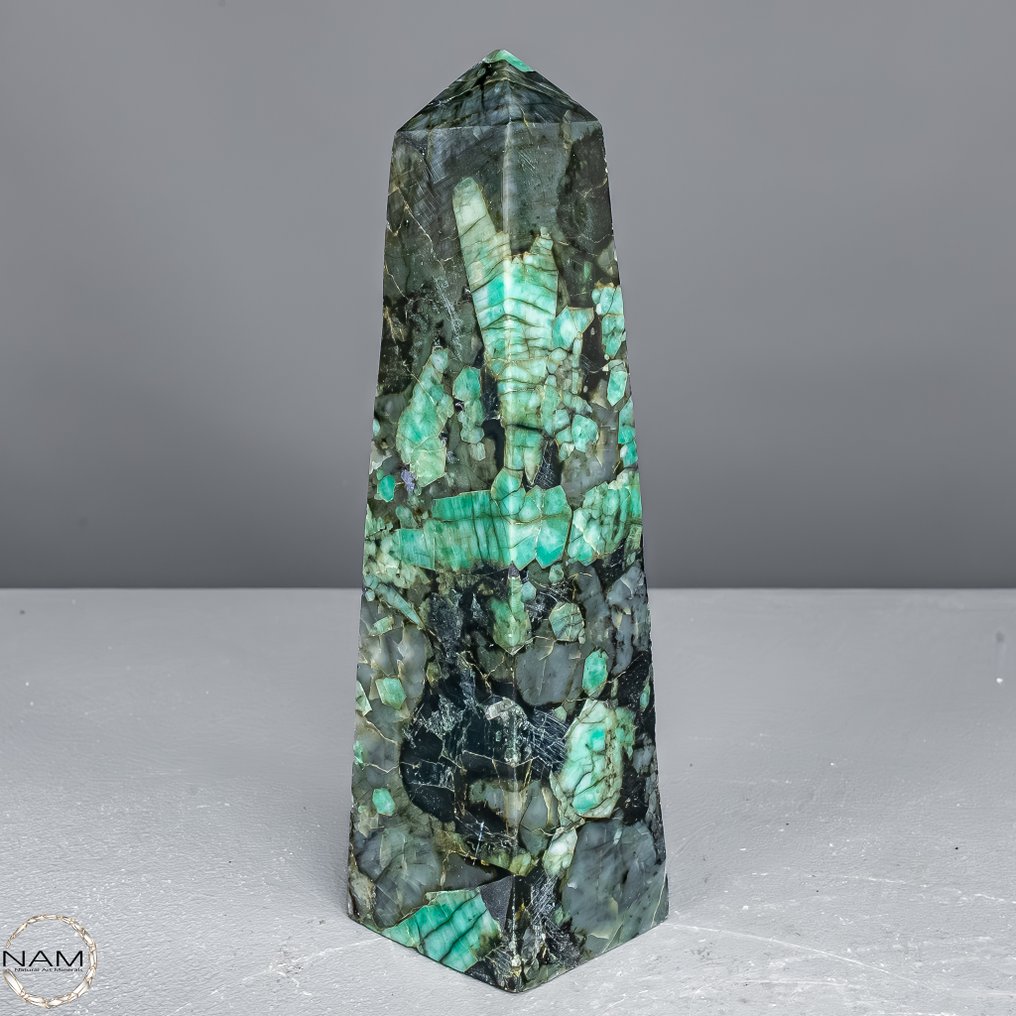 雄伟的翡翠方尖碑，来自传奇的Muzo矿 地球上的一颗宝石- 729.38 g #3.2