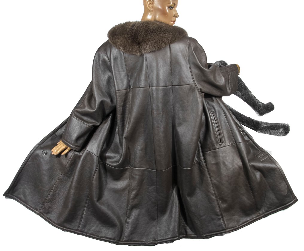 Artisan Furrier - Γούνινο παλτό #1.0