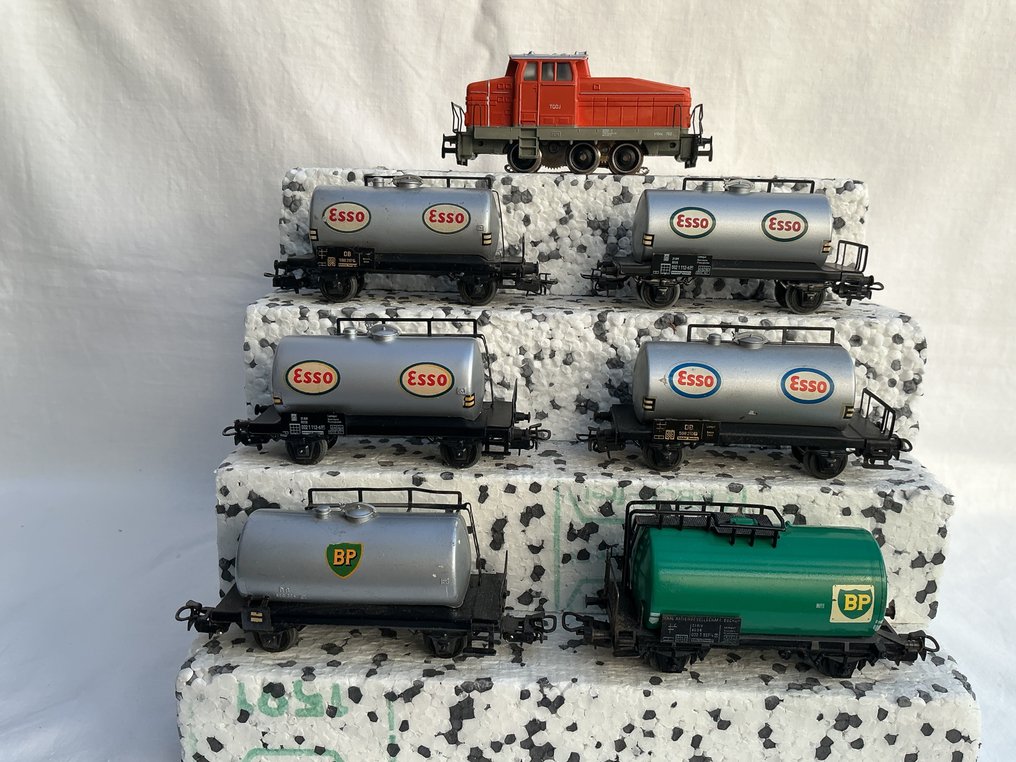 Märklin H0 - 3144 - 火車組合 (7) - 这辆调度机车 TCOJ 配备6辆油罐车。 - DB #1.0