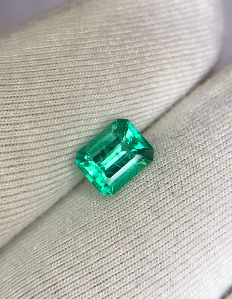 1 pcs Grønn Smaragd - 1.33 ct - Det internasjonale gemologiske institutt (IGI) - Colombiansk smaragd #3.2