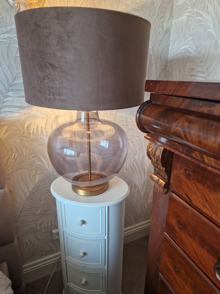 台灯 (2) - 大型台灯，彩色玻璃制成，配有天鹅绒大灯罩。 - 铸造黄铜, 丝绒 #1.0