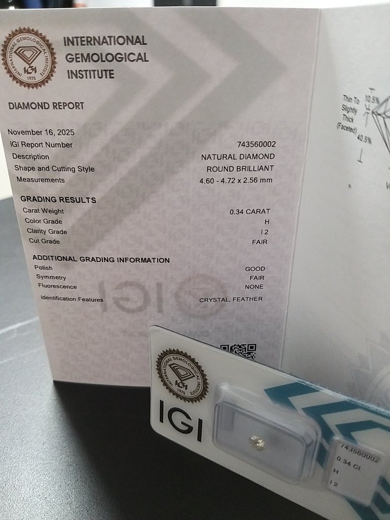 沒有保留價 - 1 pcs 鑽石  (天然)  - 0.34 ct - 圓形 - H(次於白色的有色鑽石) - I2 - 國際寶石學院（International Gemological Institute (IGI)） #3.2