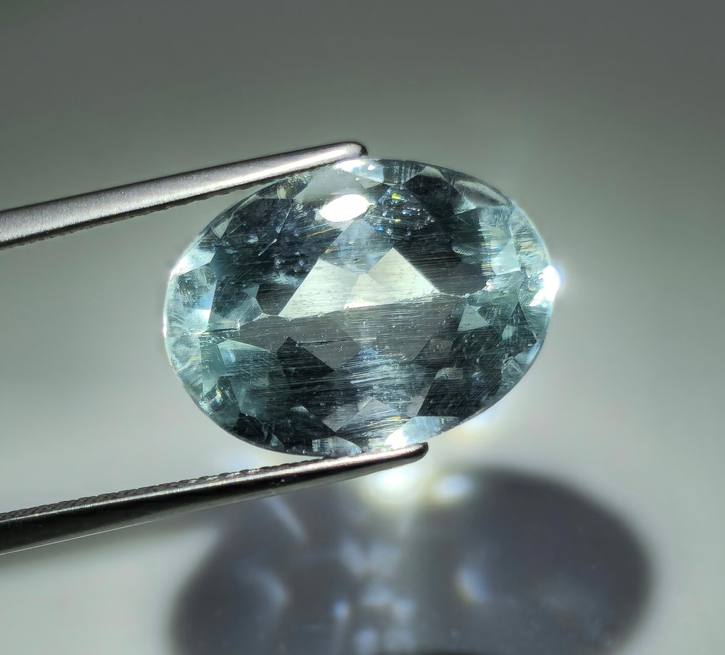 Nincs minimálár - 1 pcs Zöld Berill - 10.84 ct - Nemzetközi Gemmológiai Intézet (IGI) #4.3