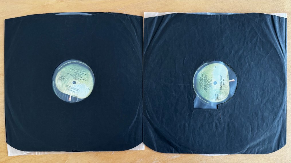 Beatles - The Beatles "White Album"  [1st Japan Pressing/4,000 YEN] + Poster + pictures. - Album 2 x LP (album doppio) - Stereo - 1968 #4.3