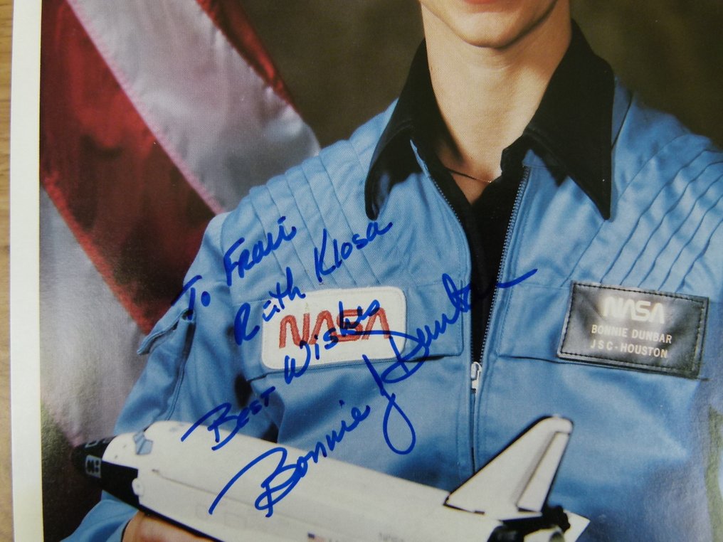 Military photograph - NASA astronaut photo signed by astronaut Bonnie Dunbar #1.0