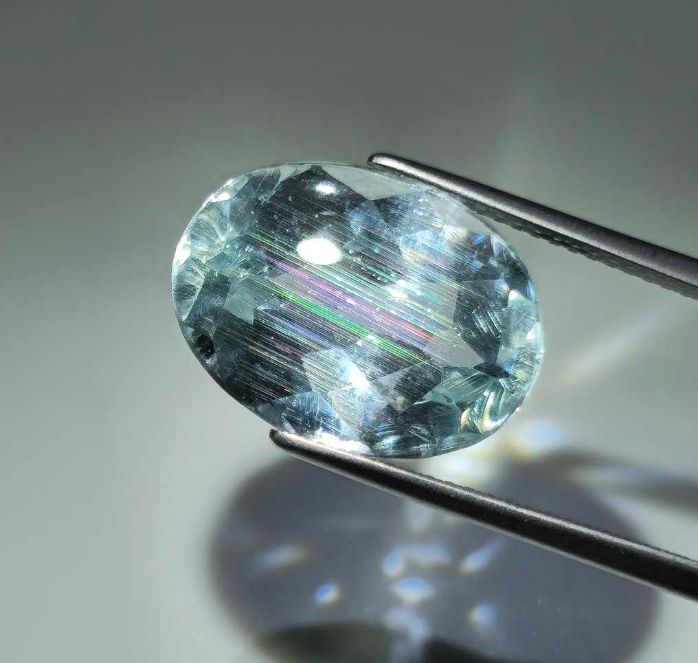 Nincs minimálár - 1 pcs Zöld Berill - 10.84 ct - Nemzetközi Gemmológiai Intézet (IGI) #3.2