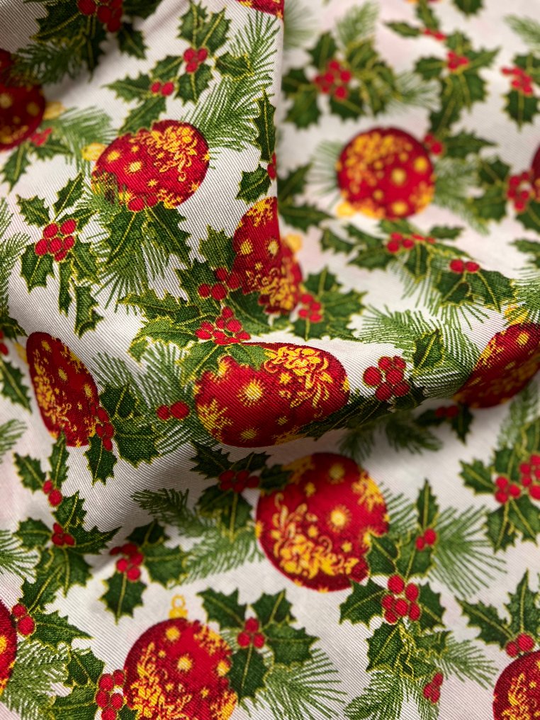 Julestoff med einerblad og julekuler. - Tekstil - 280 cm - 250 cm #1.0