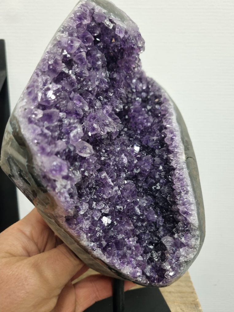 Geoda HQ Amethyst pe suport de oțel de lux. - Înălțime: 260 mm - Lățime: 130 mm- 2.66 g #4.3