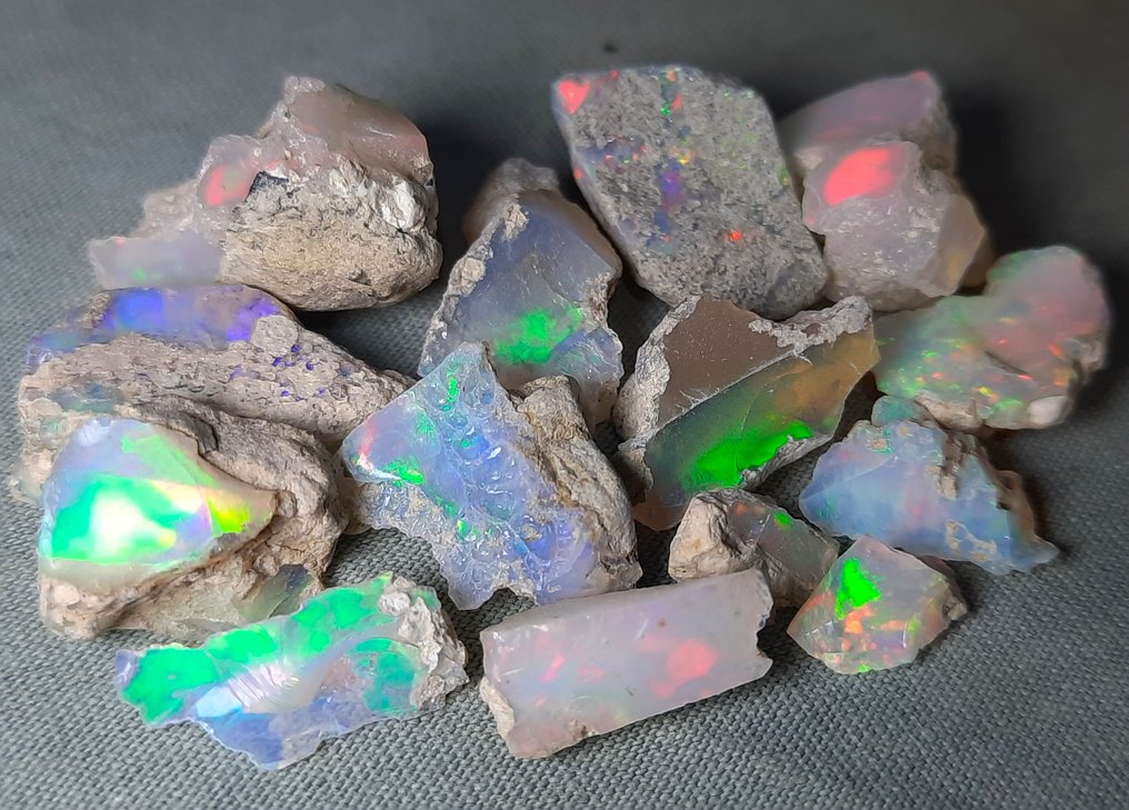 62 cts - Beautiful Opals Rough- 12.4 g #1.0