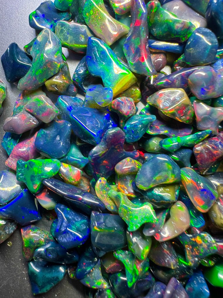 Ethiopiai természetes, nyers, fekete opálkő tétel, polírozva. 250 karát. Brutes, nem csiszolt, csiszolt- 50 g #2.1