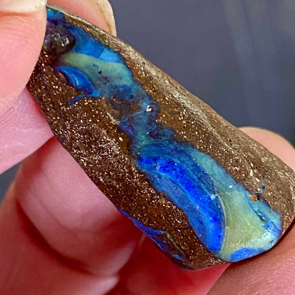 Lot of minerals, including opal. Polished and raw minerals. - Height: 5 cm - Width: 4.3 cm- 148 g - (3) #1.0