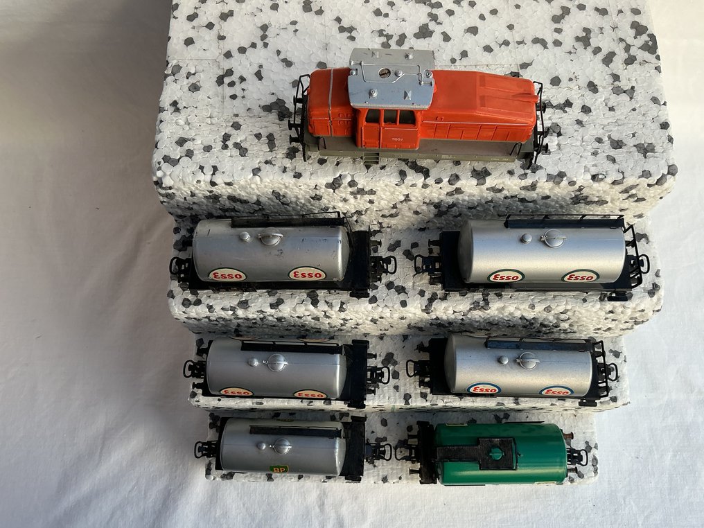 Märklin H0 - 3144 - 火車組合 (7) - 这辆调度机车 TCOJ 配备6辆油罐车。 - DB #2.1