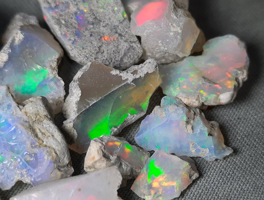 62 cts - Beautiful Opals Rough- 12.4 g #3.2