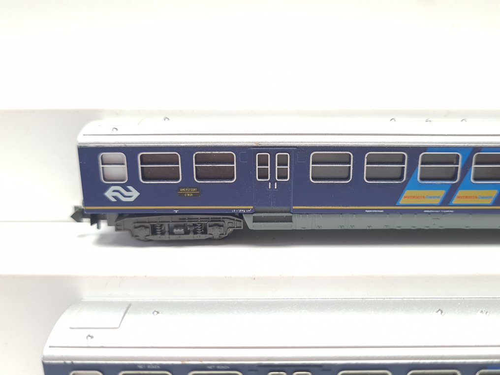Minitrix N - 13120/13121 - Model train (4) - 4x Plan E carriages with advertising banners 'Nutricia Chocomel'. - NS #2.1