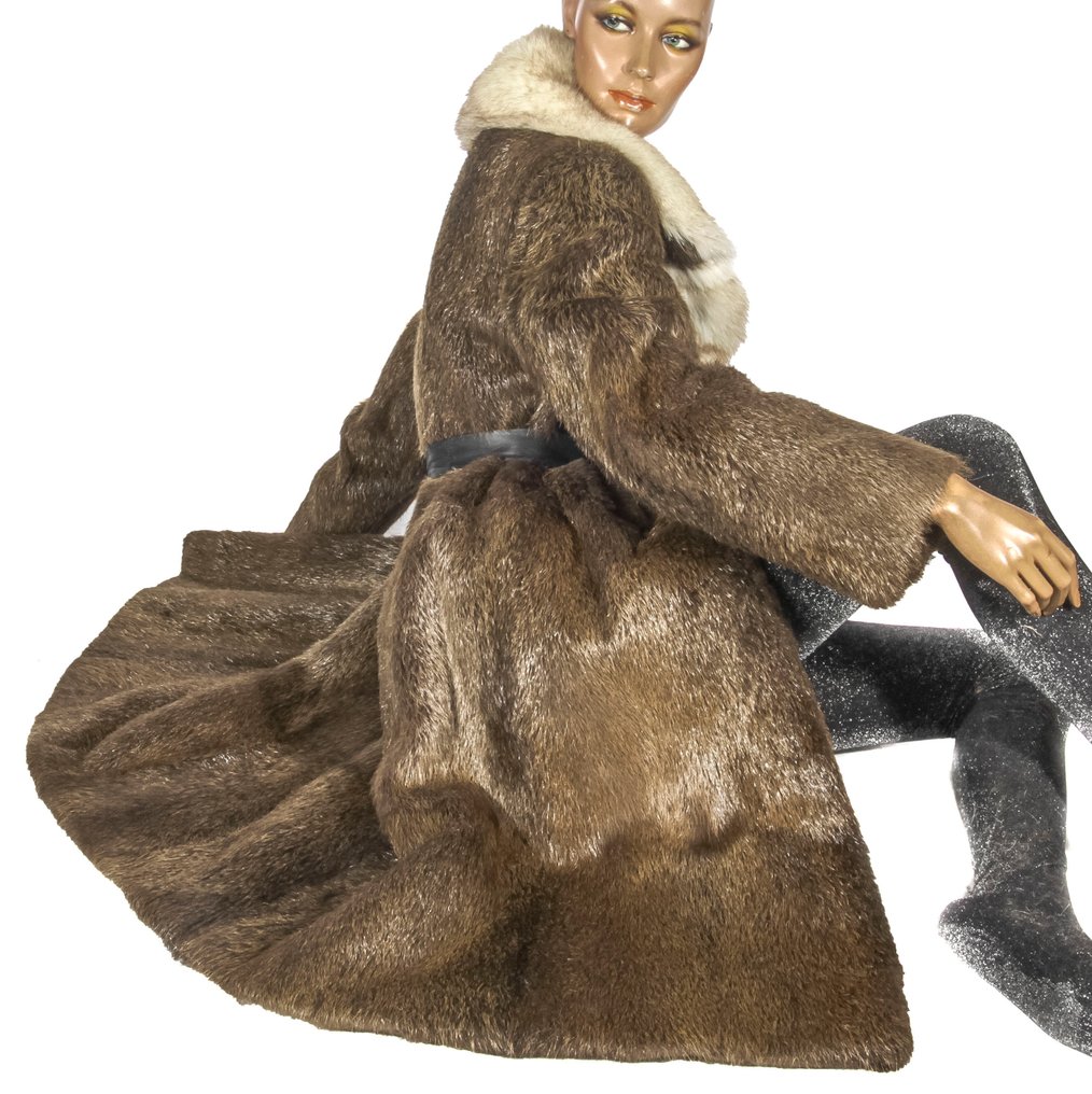 Artisan Furrier - Γούνινο παλτό #3.2