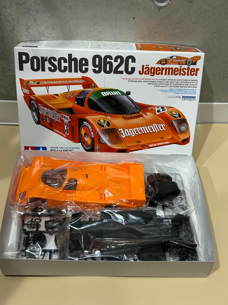 Tamiya 1:24 - Σπορ αυτοκίνητο μοντελισμού - 1/24 SCALE PORSCHE 962C JAGERMEISTER #2.1
