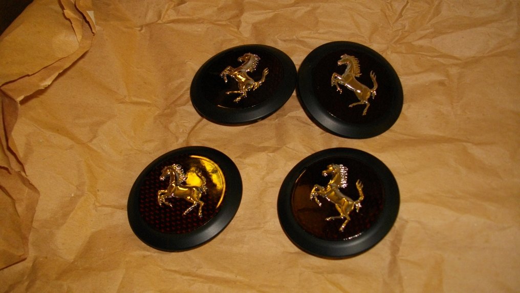 Ανταλλακτικό αυτοκινήτου - Ferrari - n.4 HUBCAP wheels Coppette ruota carbonio FERRARI LAFERRARI 306689 - After 2000 #2.1