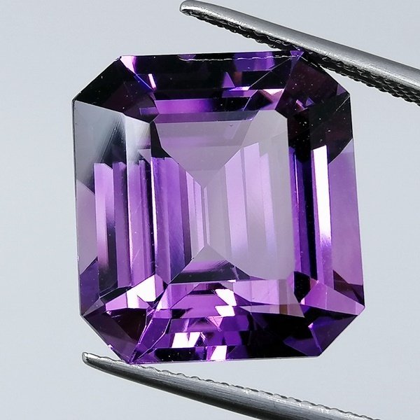 1 pcs Violet Amethyst - 22.43 ct - Instituto Gemólogico Español (IGE) - Without treatments #1.0
