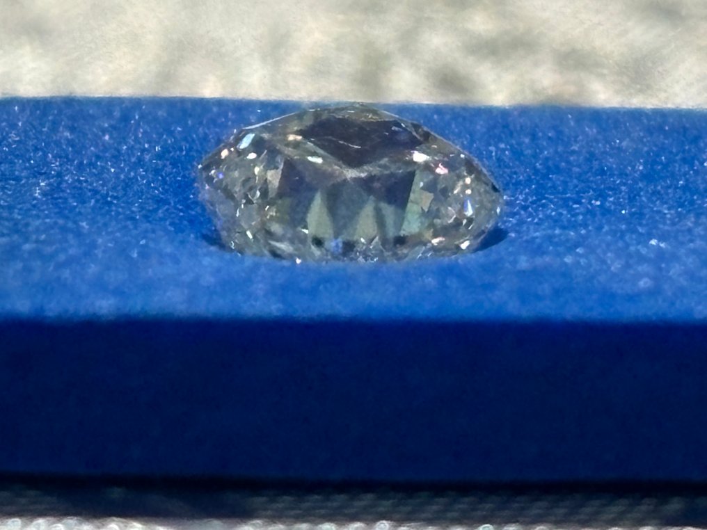 没有保留价 - 1 pcs 钻石  (天然)  - 0.90 ct - 枕形 - D (无色) - VS2 轻微内含二级 - 美国宝石研究院（GIA） #4.3