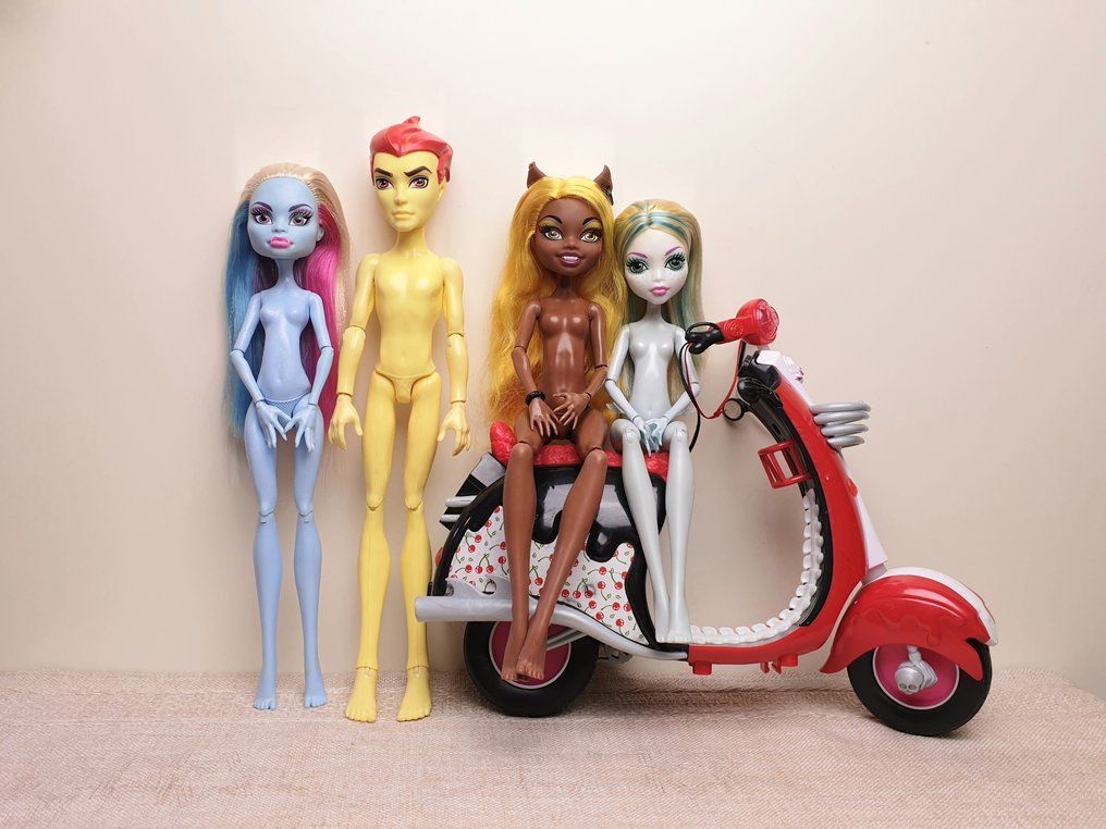 Mattel  - 洋娃娃 Vintage Monster High poppen set met scooter Ghoulia Yelps, Abbey Bominable, Clawdia Wolf, Heath - 2000-2010 #1.0