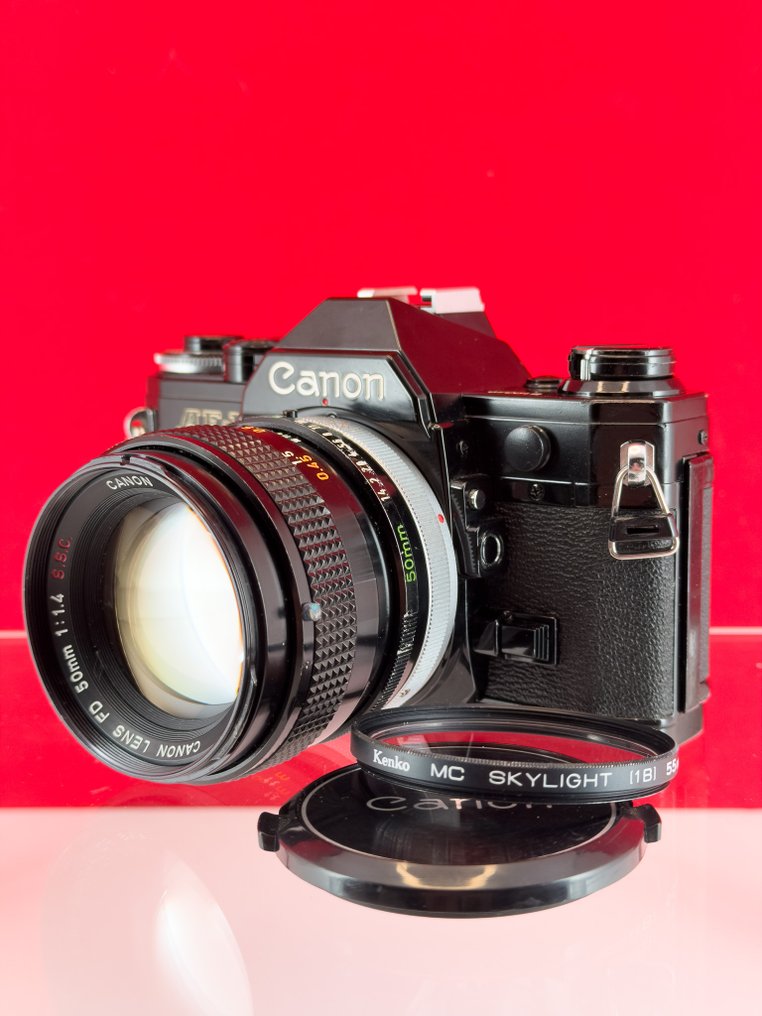 Canon AE-1 black + 1,4/50mm S.S.C. | Et objektiv speilreflekskamera (SLR) #1.0