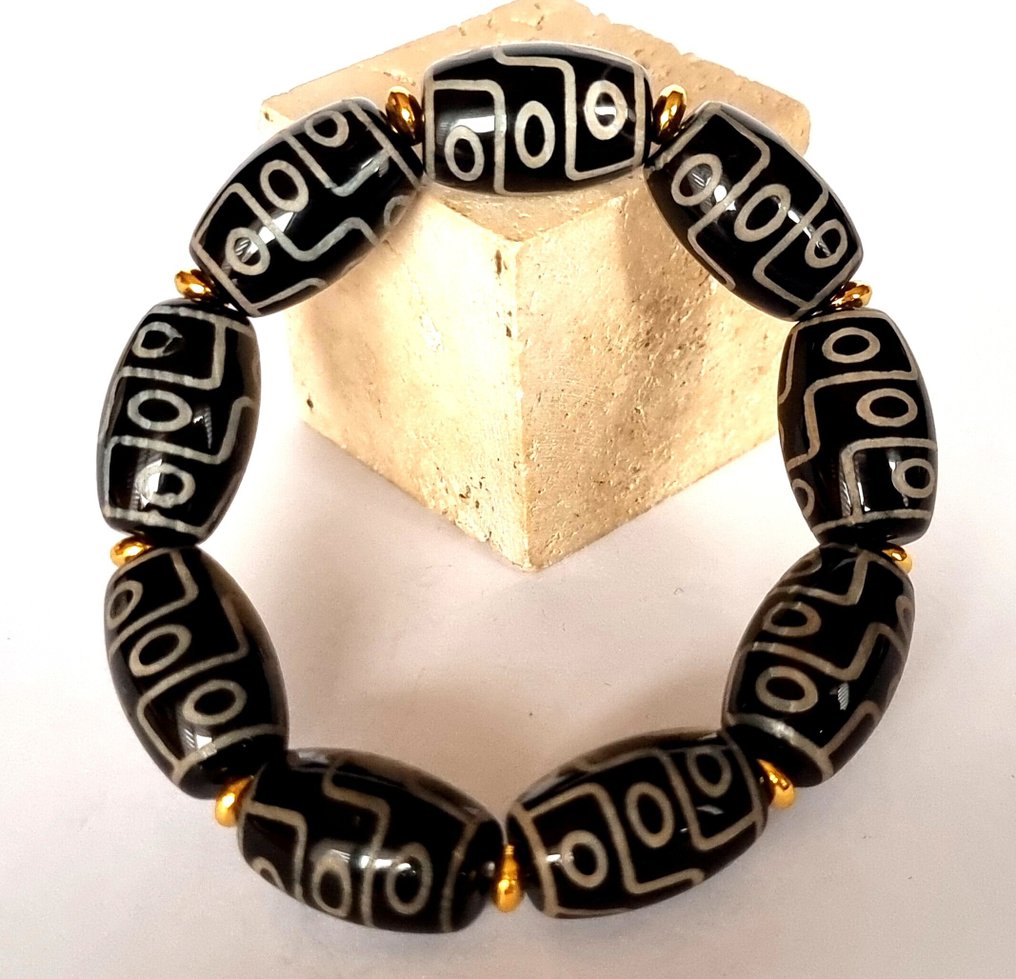 浓郁的黑玛瑙——在通往明晰与和平的道路上的对比 具有多重功效的佛教保护手链——九眼dZi- 61.85 g #1.0